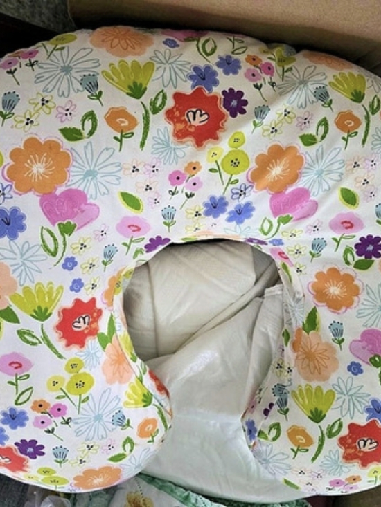 Boppy Other - Boppy Original Nursing Pillow - Floral Print